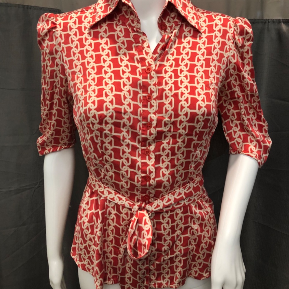 BEBE silk blouse red/gold chain link